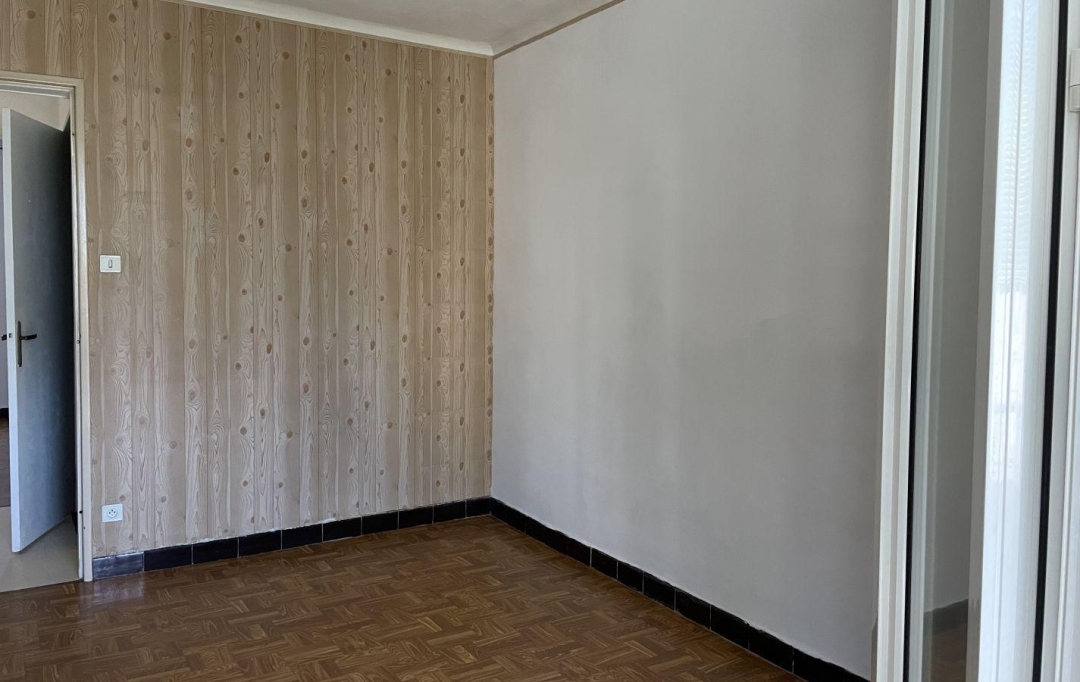 Annonces CHATEAURENARD : Apartment | AVIGNON (84000) | 94 m2 | 126 000 € 