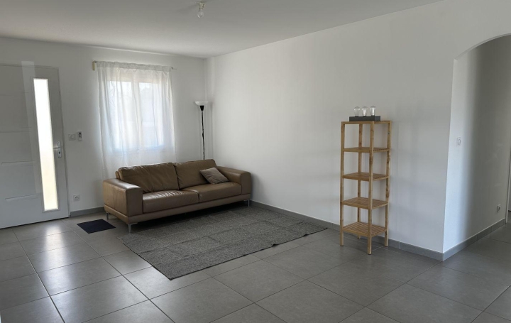  Annonces CHATEAURENARD House | SORGUES (84700) | 89 m2 | 1 105 € 